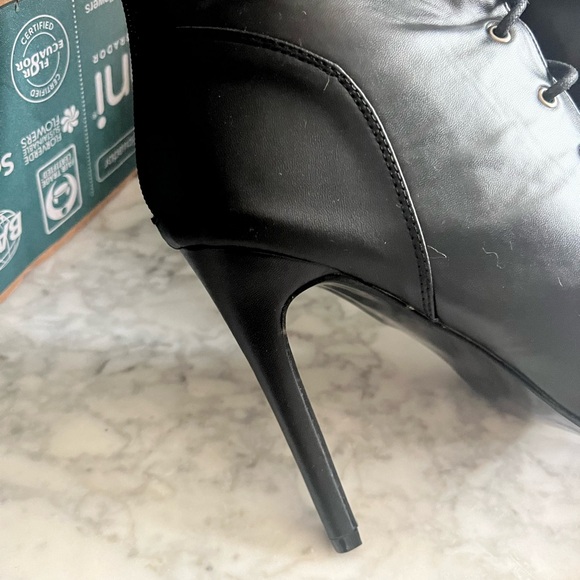 New Knee High Lace Up Boots - Picture 5 of 5